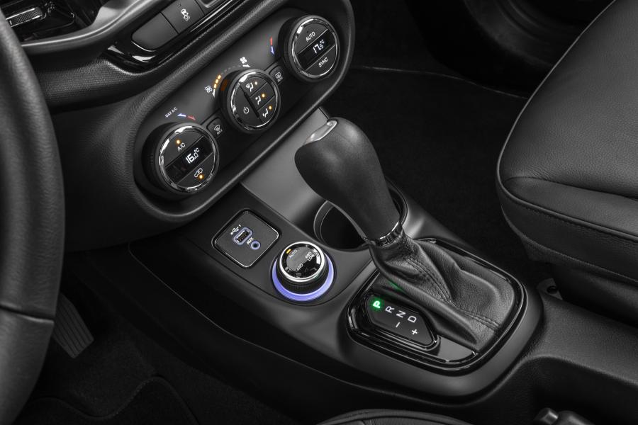 Детали интерьера Fiat Toro Freedom S-Design (226) 2019 года  (фото 21 из 22)